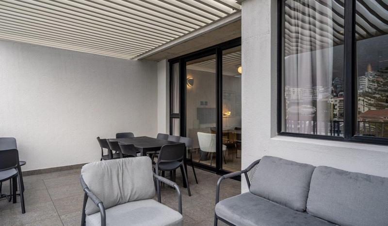 2 Bedroom Property for Sale in Sea Point Western Cape